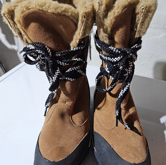 BooRoo womens Size 7 suede boots - Picture 2 of 5